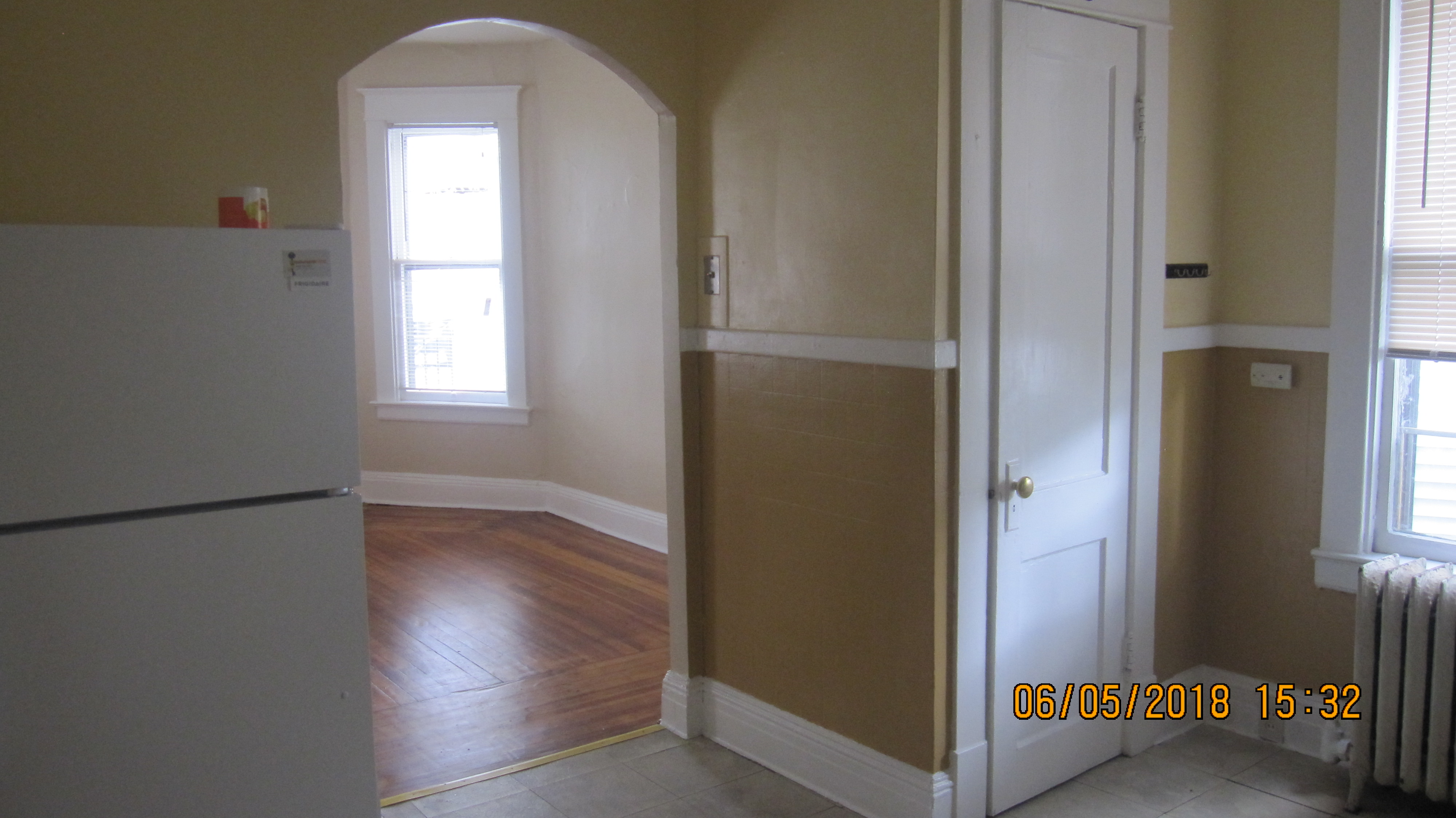 KITCHEN NEXT TO Lr